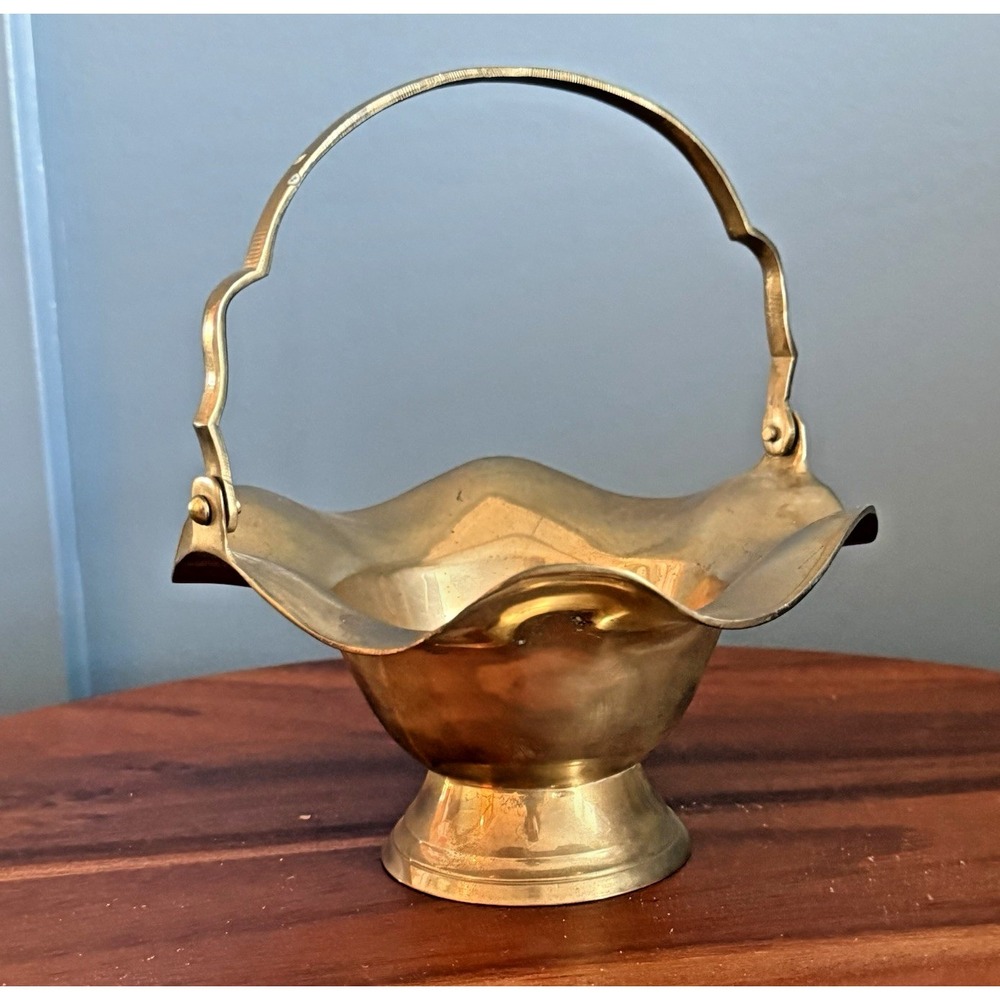 Vintage Brass Pedestal Basket‎ Trinket Candy Scalloped Swing Handle India 7"